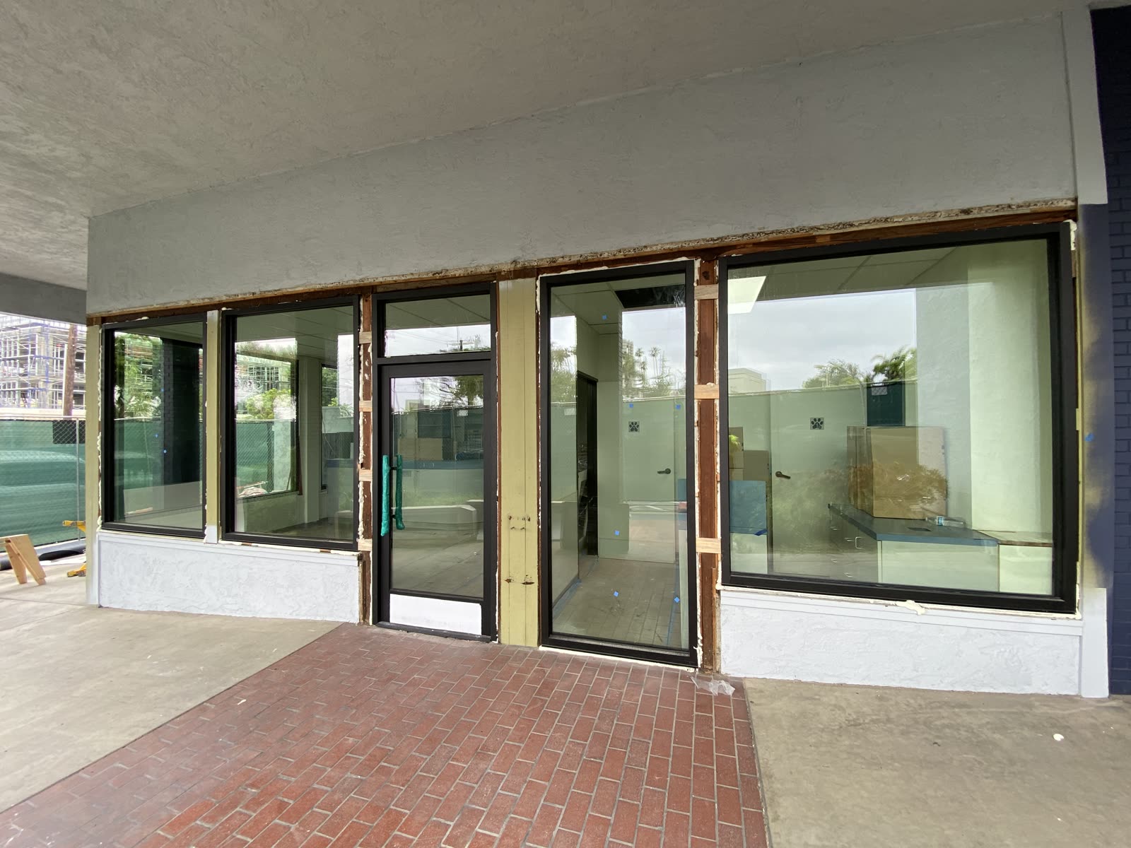 Commercial storefront glass service in Los Angeles