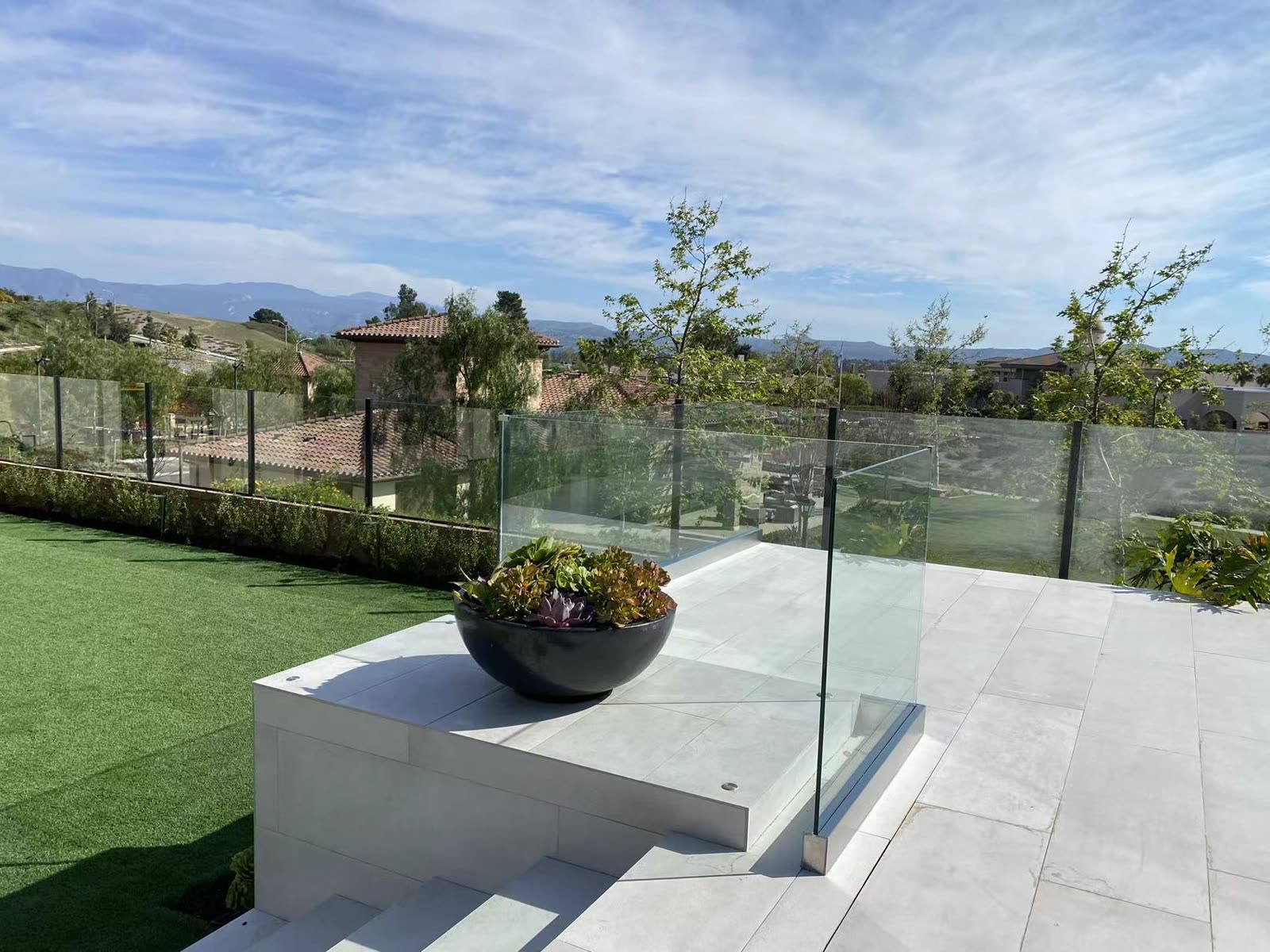 Pool glass fence and guardrail installation in Los Angeles County