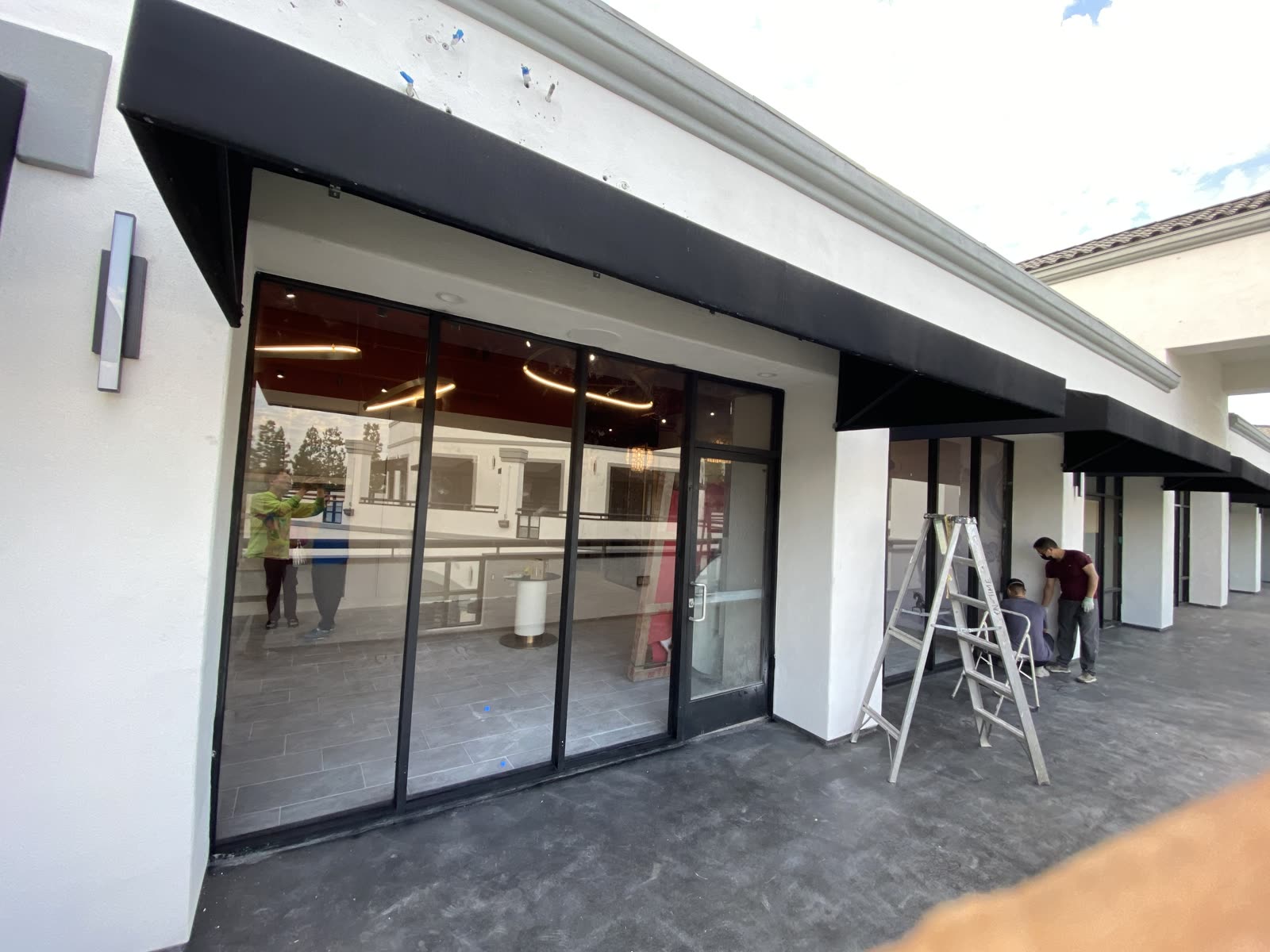 Retail storefront glass installation in Los Angeles